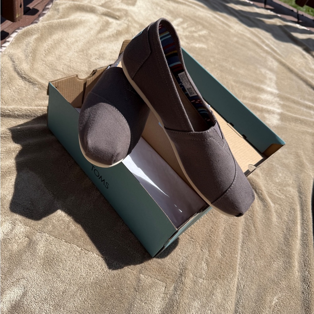 TOMS Womens Classic Gray Slip-On Shoes